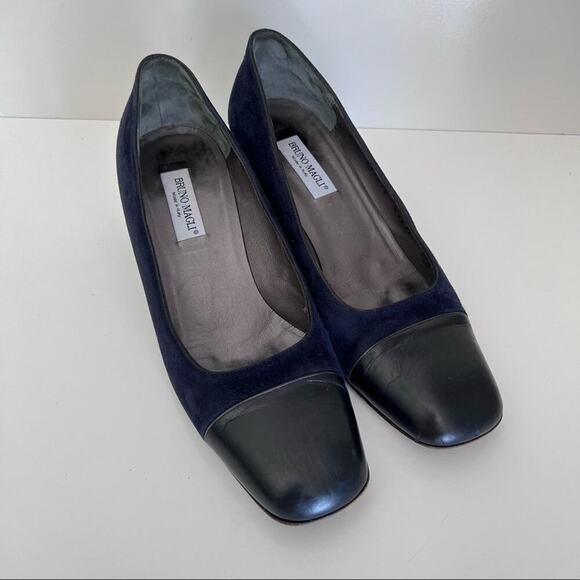 Bruno Magli Classic Navy Heels - Picture 2 of 13